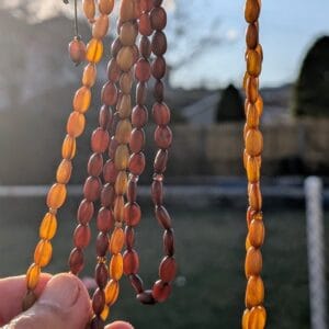 Dikenli akasya tohumlarından geleneksel yöntemlerle yapılmış el yapımı tesbih (Düzce tesbih sanatı) Kahverengi Akasya Tohumu Tesbih